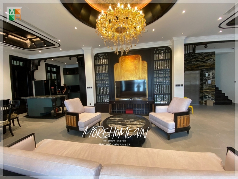 Thi công nội thất phòng khách mang đậm dấu ấn của phong cách indochine màu săc chất liệu hài hòa mang tới sử dụng tiện nghi và thẩm mỹ